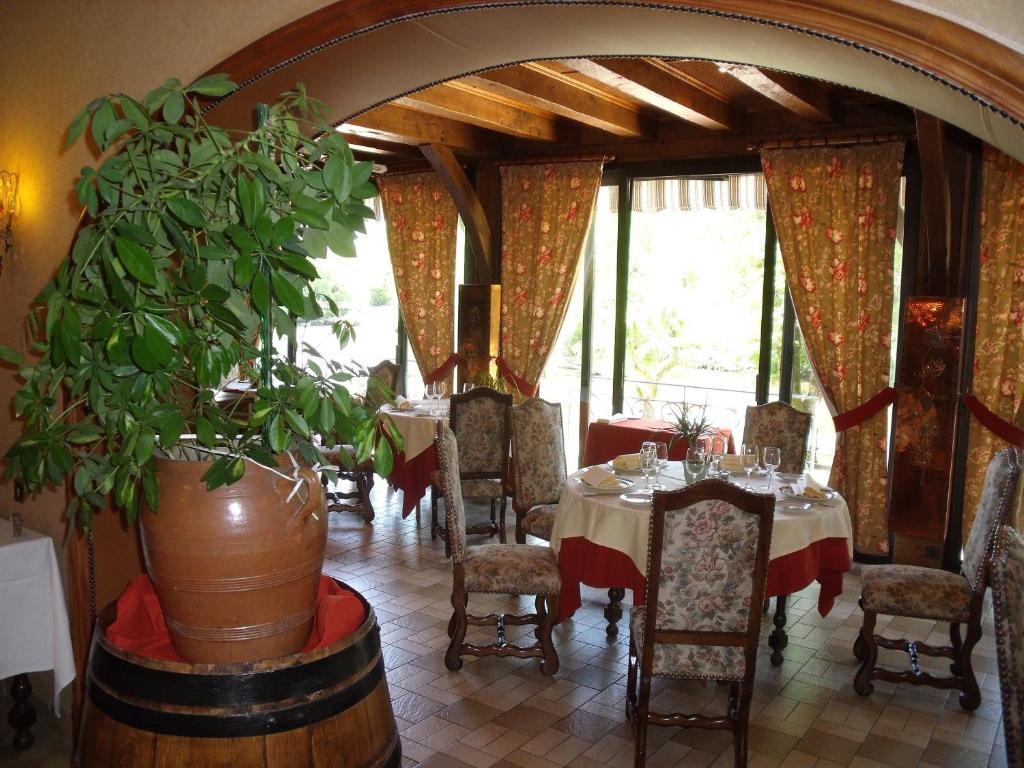 Hotel Restaurant L'Ecluse Антонн-е-Тригонан Екстер'єр фото
