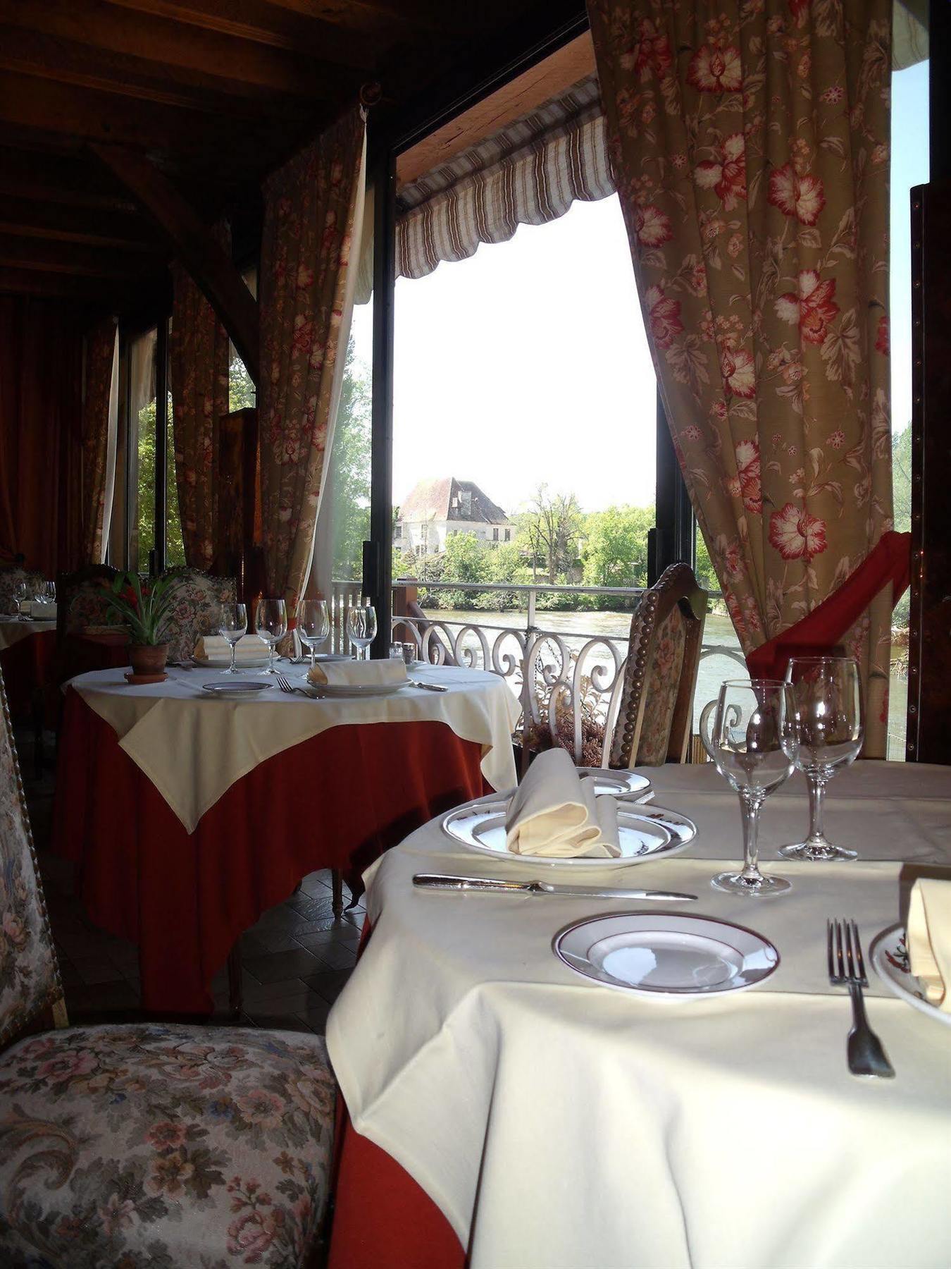 Hotel Restaurant L'Ecluse Антонн-е-Тригонан Екстер'єр фото