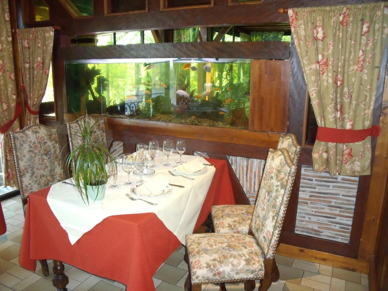 Hotel Restaurant L'Ecluse Антонн-е-Тригонан Екстер'єр фото